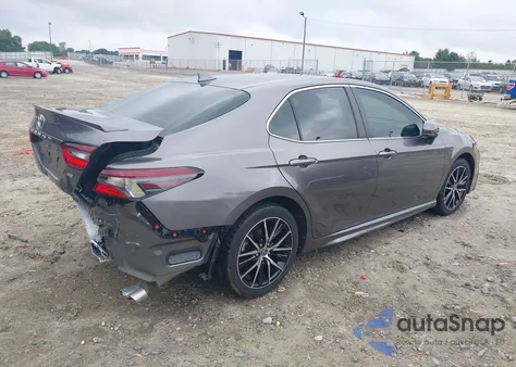 2021 Toyota Camry Se z USA, uszkodzony, nr VIN 4T1G11AK6MU444804